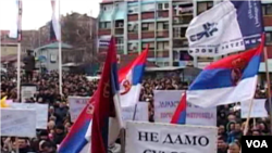 Sırbistan ile Kosova arasında yürütülen görüşmeler özellikle Mitrovica'da yaşayan Sırplar tarafından sıkça protesto ediliyor.