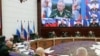 세르게이 쇼이구(가운데) 러시아 국방장관이 26일 모스크바에서 전군 주요 지휘관 회의를 주재하고 있다.