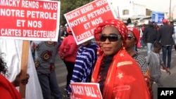 Des Sénégalais manifestant pour des élections libres et transparentes, le 9 février 2018 à Dakar.