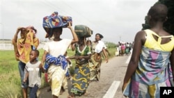 People fearing for their safety evacuate the Abobo district of Abidjan, Ivory Coast, February 24, 2011