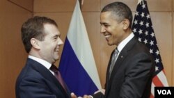 Presiden Obama dan Presiden Rusia Dmitry Medvedev menyepakati pengurangan senjata nuklir AS-Rusia (START) bulan April lalu.