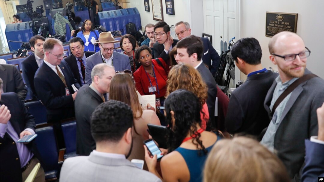 Reporters line up in hopes of attending a briefing in press secretary Sean Spicer's office at the White House in Washington, Feb. 24, 2017. The White House held an off-camera briefing in Spicer's office.