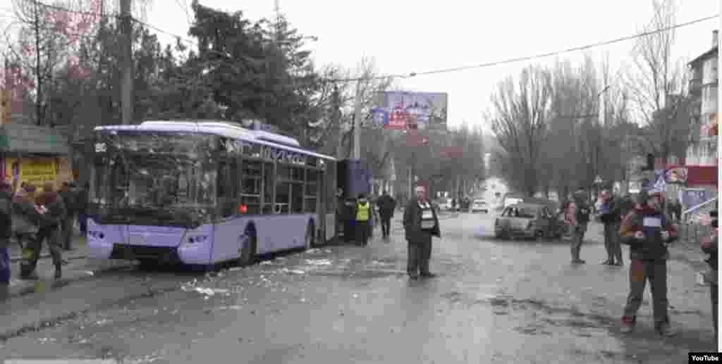 Donetskdə tralleybus qumbara hücumuna məruz qalıb - 22 yanvar, 2015 &nbsp;
