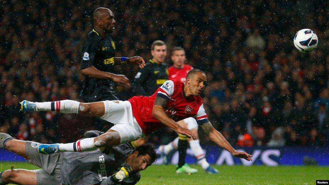 Theo Walcott dari Arsenal dalam sebuah pertandingan Liga Premier Inggris melawan Wigan Athletic. (Foto: Dok)