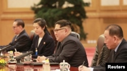 朝鲜领导人在平壤与中国国家主席习近平会谈 （资料照，2018年3月28日）