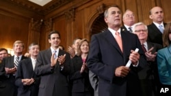 Ketua DPR AS John Boehner (kanan) dan fraksi Republik di DPR menuntut penundaan pelaksanaan program perawatan kesehatan Presiden Barack Obama (29/9). 