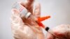 Một trong ba người trên 65 tuổi ở Mỹ đã được tiêm vaccine COVID tăng cường: CDC