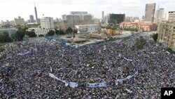 Na Trgu Tahrir u Kairu još uvijek se okupljaju mase prosvjednika koje su nezadovoljne sporošću promjena