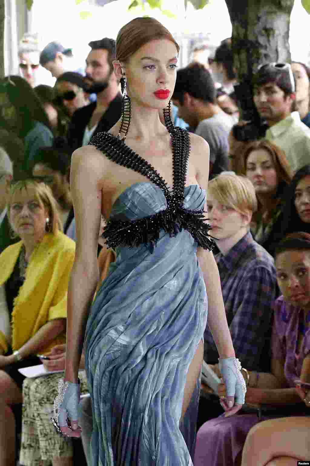 اس فیشن شو میں ملبوسات کے علاوہ ثقافت کو اجاگر کرنے کی کوشش کی گئی۔