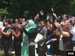 The naturalization ceremony is the last step in the process for people born outside of the United States seeking to become Americans. (J. Oni/VOA)