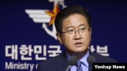 South Korean deputy defense minister, Seo Jae-seok, proposes holding talks with North Korea at a news event in Seoul, South Korea. The proposed talks would take place in Panmunjom, North Korea.