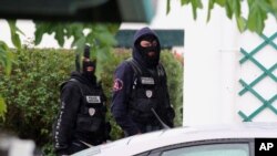 French police officers stand outside a villa during a search operation in Ascain, southwestern France, Nov. 5, 2016. French police arrested the leader of the debilitated Basque militant group ETA, Spain's Interior Ministry said Saturday.