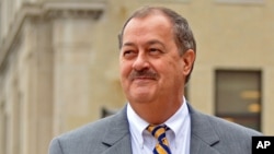 FILE - Ex-Massey Energy CEO Don Blankenship leaves the courthouse in Charleston, West Virginia, Oct. 1, 2015. 