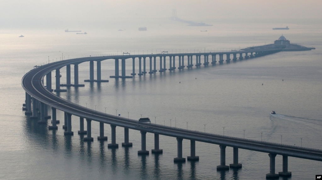 ساختن این پل پرآزمون ترین و پر هزینه ترین پروژۀ ساختمانی در جهان خوانده شده است