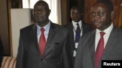 Michel Am-Nondokro Djotodia (L), leader of Central African Republic's (CAR) Seleka rebel alliance, stands beside CAR's President Francois Bozize (R) during peace talks between the government and the opposition rebels in Libreville, Gabon, January 11, 2013.