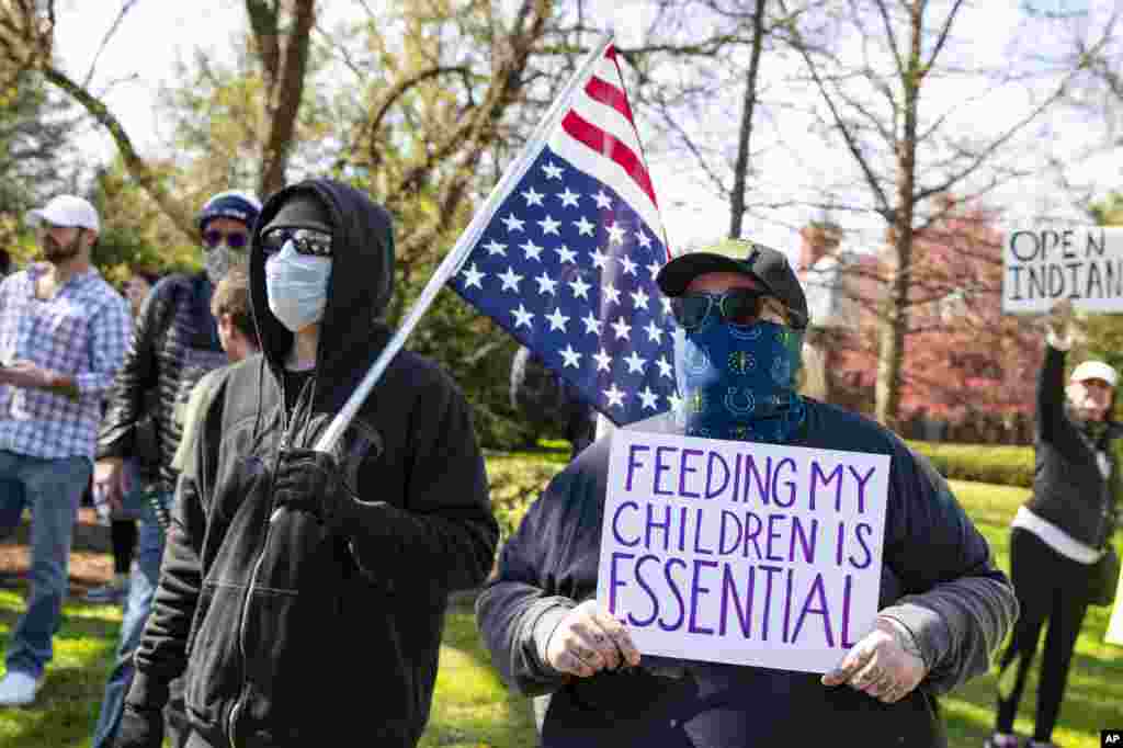 ریاست انڈیانا میں گورنر کی رہائش گاہ کے سامنے مظاہرہ کیا گیا۔