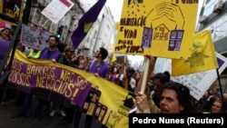 Picha ya maktaba ya waandamanaji mjini Lisbon, Ureno. Aprili 2023. (Foto: REUTERS/Pedro Nunes)