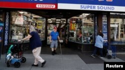 Shoppers are seen outside a retail store as the phase one reopening of New York City continues during the outbreak of the coronavirus disease (COVID-19) in the Brooklyn borough of New York City, New York, U.S. June 9, 2020.