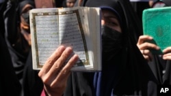 İsveç'te bir süredir devam eden Kuran-ı Kerim yakma eylemleri özellikle Müslüman ülkelerde protestolara neden oluyor