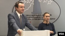 Premijer Kosova Aljbin Kurti na konferenciji za novinare u Prištini, 16. novembra 2021. (Foto: VOA)