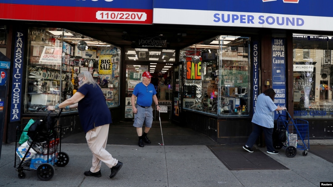 Shoppers are seen outside a retail store as the phase one reopening of New York City continues during the outbreak of the coronavirus disease (COVID-19) in the Brooklyn borough of New York City, New York, U.S. June 9, 2020.