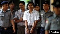 Police escort detained Reuters journalists Kyaw Soe Oo and Wa Lone as they arrive before a court hearing in Yangon, Myanmar, Aug. 20, 2018.