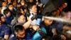 ہانگ کانگ: مظاہرین اور پولیس میں ہاتھا پائی
