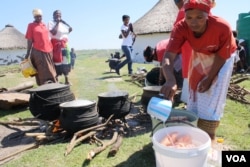 Preparations are made for the community feast on the occasion to encourage the people of Bulungula to be tested for HIV (D. Taylor/VOA)
