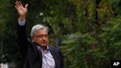 El Movimiento de Regeneración Nacional (MORENA) es una iniciativa del ex candidato presidencial Andrés Manuel López Obrador.