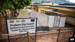 Tempat yang tadinya digunakan untuk merawat pasien terinfeksi virus Ebola, yang merupakan bagian dari Rumah Sakit Umum Lumley Government dekat Freetown, Sierra Leone. (AP/Michael Duff)