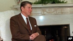 Ronald Reagan di Ruang Oval, Gedung Putih, saat menjabat sebagai presiden. (Foto: Dok)