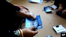 KPU Afghanistan akan mulai melakukan audit terhadap hasil pilpres yang disengketakan (foto: dok).