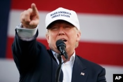 El candidato republicano Donald Trump durante un evento de campaña en Miami. Nov. 2, 2016.
