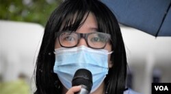 香港支联会副主席邹幸彤六四32周年清晨被警方拘捕， 指她涉嫌宣传或公告未经批准集结，被警方通宵扣留调查 (美国之音/汤惠芸）