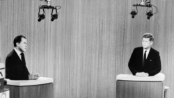 صدارتی اُمیدواروں رچرڈ نکسن اور جان ایف کینیڈی کے درمیان 1960 میں صدارتی مباحثہ ٹیلی ویژن پر نشر کیا گیا۔