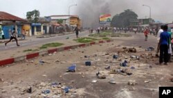 Des projectiles utilisés lors d'une manifestation violente à Kinshasa