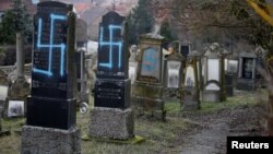 Оскверненное еврейское кладбище под Страсбургом, Франция. 19 февраля 2019 г.