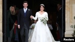 Princess Eugenie and Jack Brooksbank on the steps of St George's Chapel in Windsor Castle, Windsor, Britain, Oct. 12, 2018. 