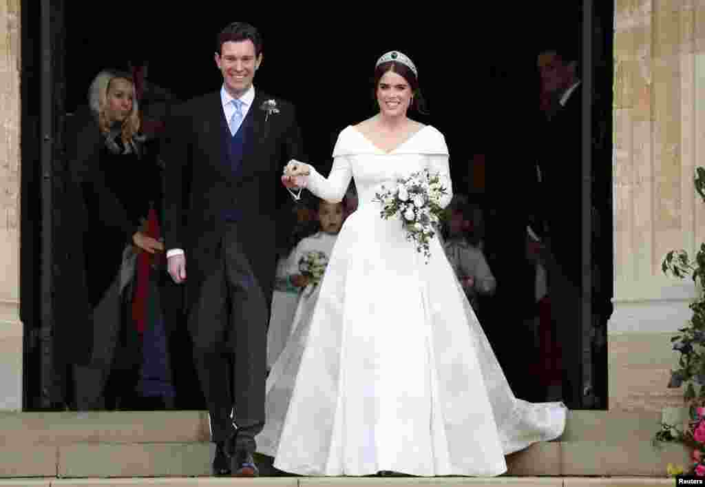 Princess Eugenie and Jack Brooksbank on the steps of St George's Chapel in Windsor Castle, Windsor, Britain, Oct. 12, 2018. 