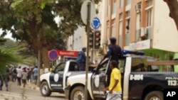 A polícia pronta a actuar nas manifestações de 4 de Setembro do ano passado (Foto de Arquivo)