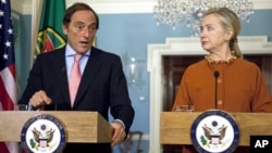 Secretary of State Hillary Rodham Clinton and Portuguese Foreign Minister Paulo Portas