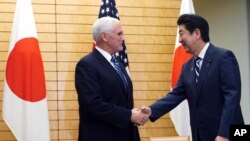 El vicepresidente de EE.UU., Mike Pence habló con el primer ministro de Japón, Shinzo Abe, sobre la desventajas comerciales. 