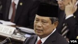 Banyak kalangan menilai setahun pertama masa jabatan kedua Presiden Susilo Bambang Yudhoyono ditandai dengan langkah-langkah mundur.