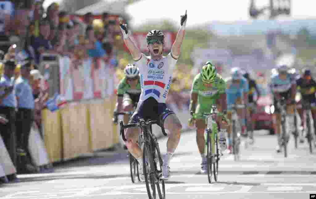 Mark Cavendish of Britain crosses the finish line ahead of Bauke Mollema of The Netherlands, left, Peter Sagan of Slovakia, right, and Jakob Fuglsang of Denmark, far right, to win the 13th stage of the Tour de France, in Saint-Amand-Montrond, western France.