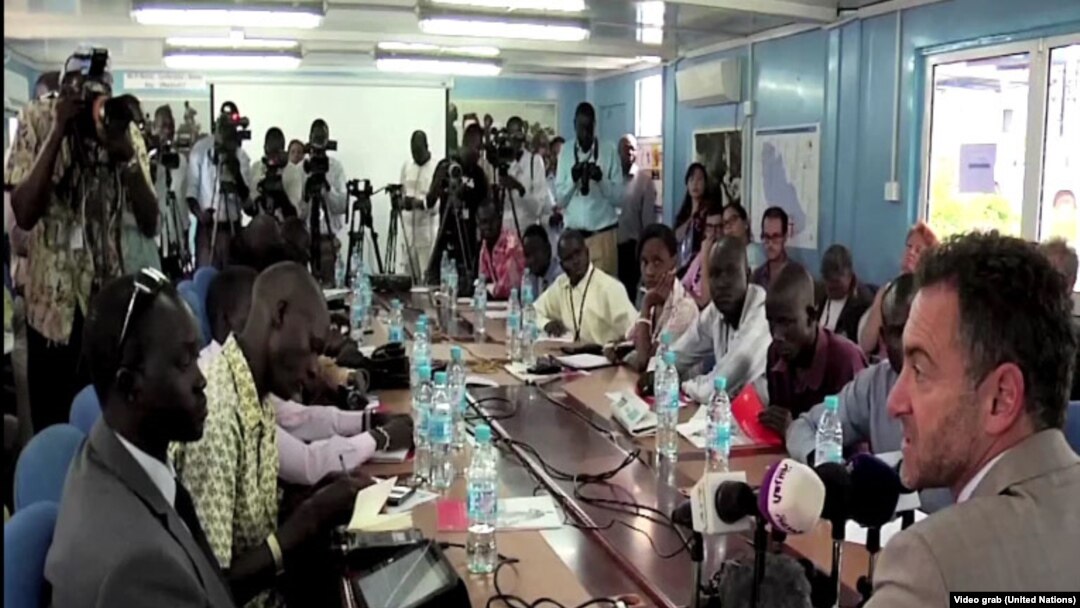 FILE- Reporters pack into the Erick de Mul conference room in Juba for a news conference by acting UNMISS head Toby Lanzer on Aug. 28, 2014. 