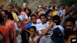 Miles de personas migran desde el llamado Triángulo Norte hacia Estados Unidos huyendo de las difíciles condiciones en las que viven.