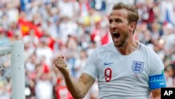 Harry Kane de Inglaterra celebra después de anotar el segundo gol de su equipo durante el partido del grupo G entre Inglaterra y Panamá en la Copa Mundial de fútbol 2018 en el Estadio Nizhny Novgorod en Nizhny Novgorod, Rusia, el domingo 24 de junio de 2018. (AP Photo / Antonio Calanni).