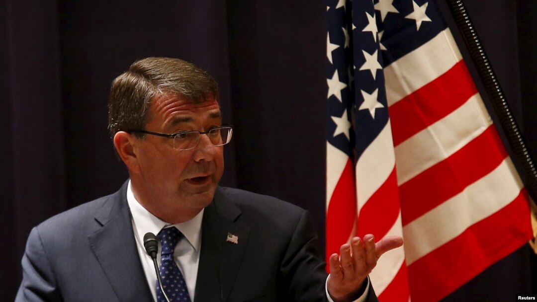 Menteri Pertahanan AS Ashton Carter berbicara dalam konferensi pers di Tokyo (8/4). 
