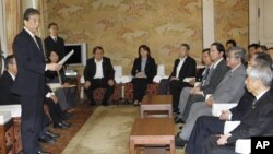 Kiyoshi Kurokawa, left, chairman of the Fukushima Nuclear Accident Independent Investigation Commission, speaks to lawmakers before handing over its final report to Lower House Chairman Takahiro Yokomichi, July 5, 2012.