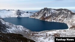 백두산 정상의 천지. (자료사진)